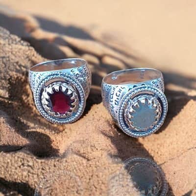 ימין : לברדורייט שמאל : גרנט