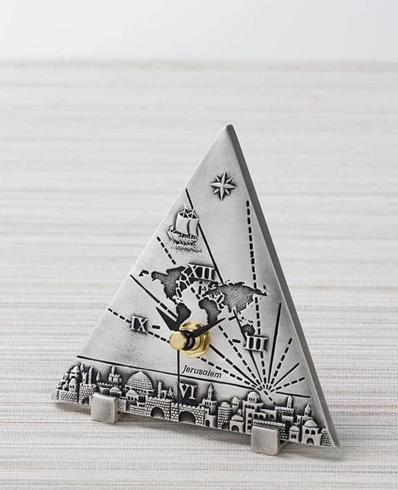 שעון שולחני משולש