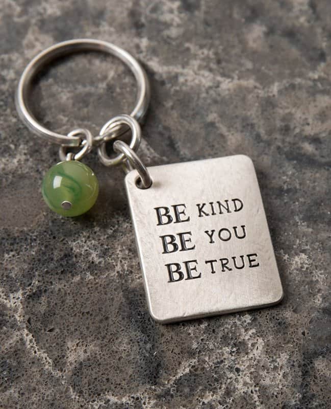 מחזיק מפתחות Be True