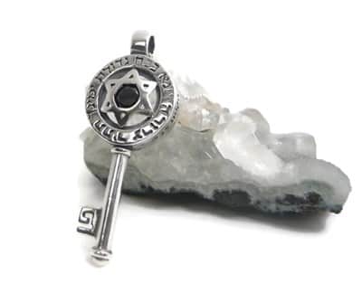 תליון מפתח / מגן דוד משובץ אבן (לבחירה) , ברכה  (לבחירה) , כסף