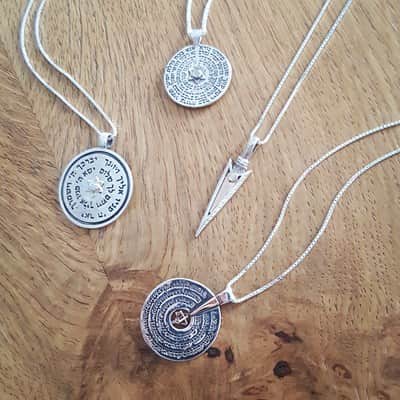 תליון " הבריאה "