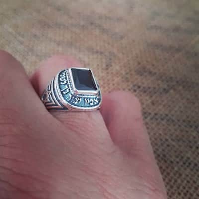 טבעת "כי מלאכיו" משובצת אבן אוניקס בעיטור מגן דוד