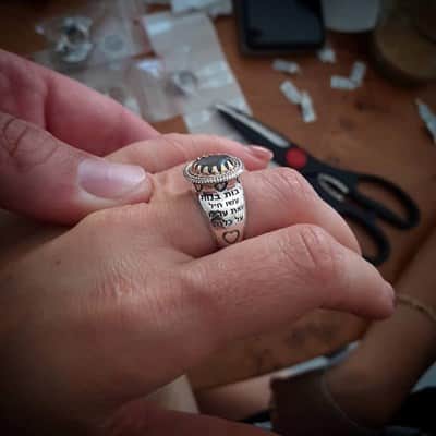 טבעת "רבות בנות" כסף וזהב משובצת אבן לברדורייט (לבחירה)