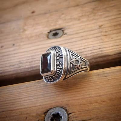 טבעת "כי מלאכיו" משובצת אבן אוניקס (לבחירה) ,  בעיטור מגן דוד