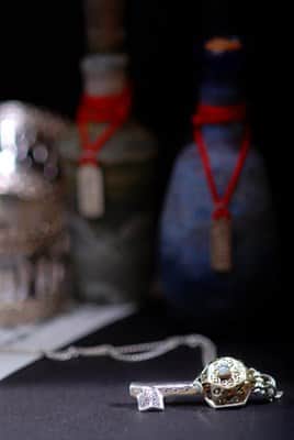 תליון מפתח אוריא"ל ,  5 מתכות , משובץ קריסובריל (עין החתול ) , כסף וזהב