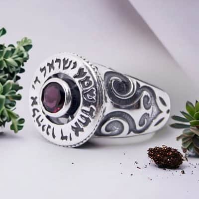טבעת "שמע ישראל" , כסף משובצת גרנט