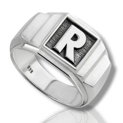 טבעת חותם לגבר בעיצוב אלגנטי עם תבליט אות לבחירה , כסף