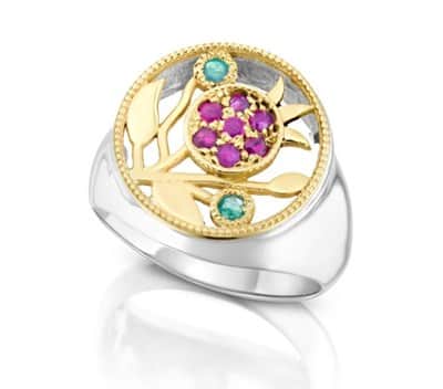 טבעת "חותם הרימון" , משובצת אבני רובי / אמרלד , כסף וזהב